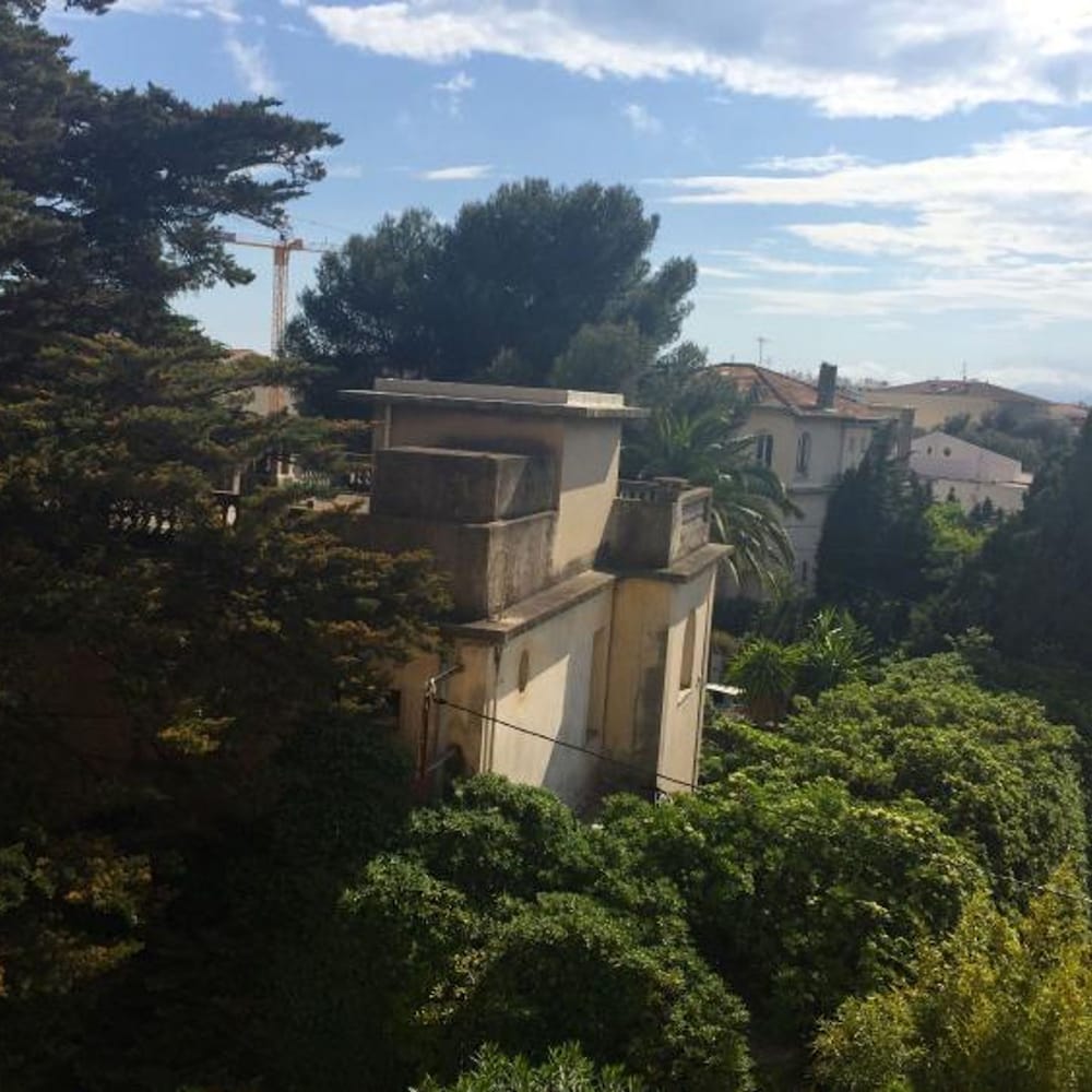 Pleasant 2 Bed Apartment in the Calm Palm Beach Area of Cannes With Beaches Nearby on all Sides - 1525
