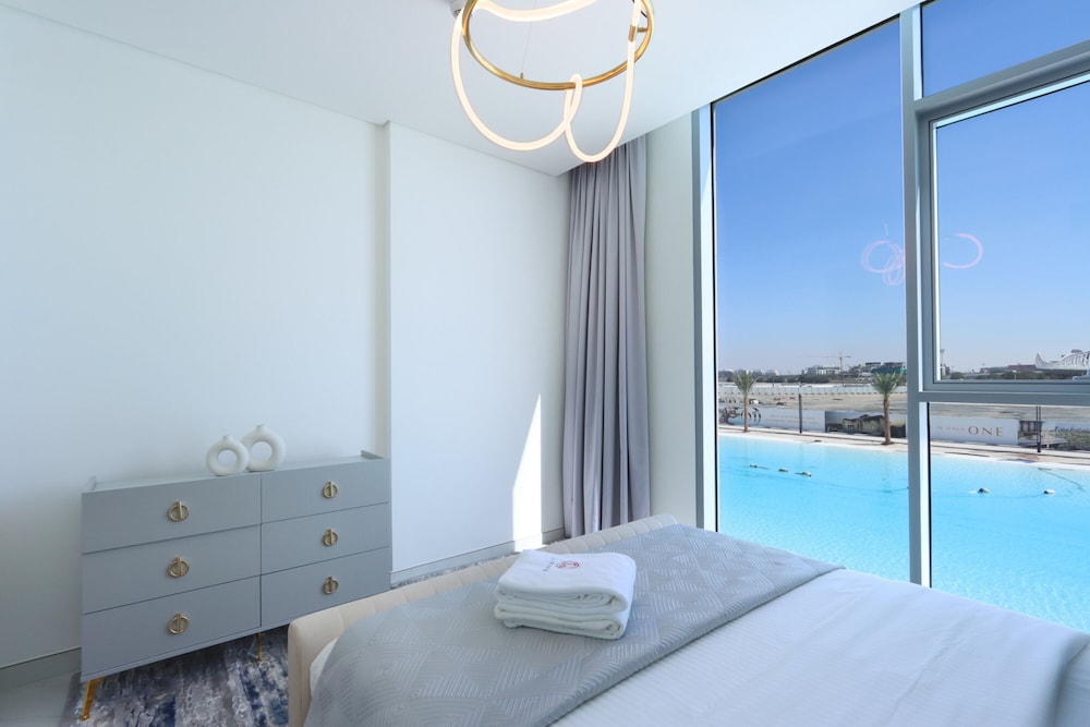 Panoramic 2BR at District One