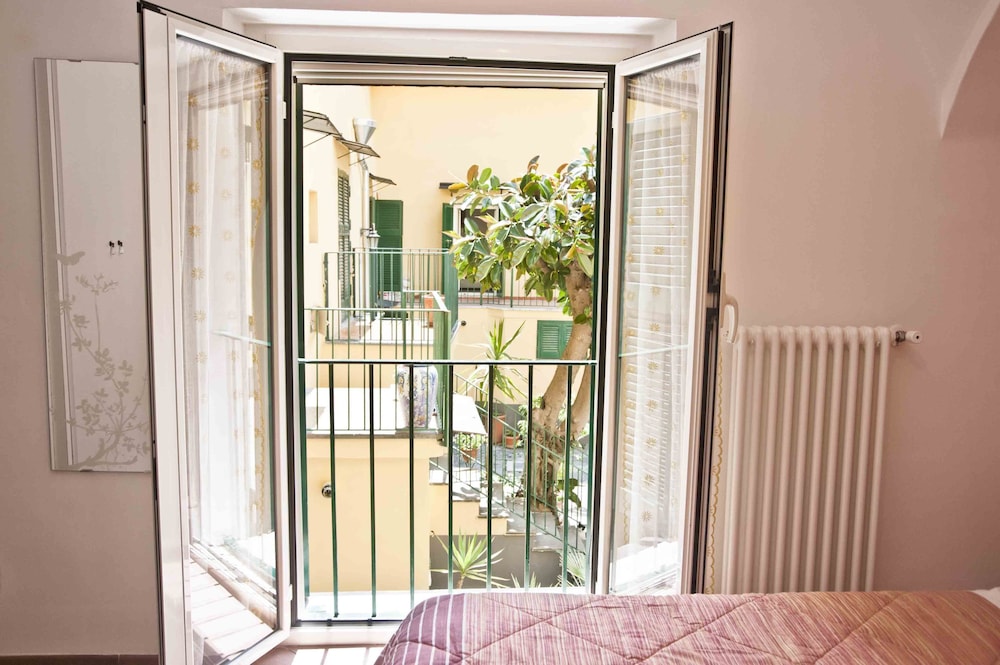 Napul'è Apartment