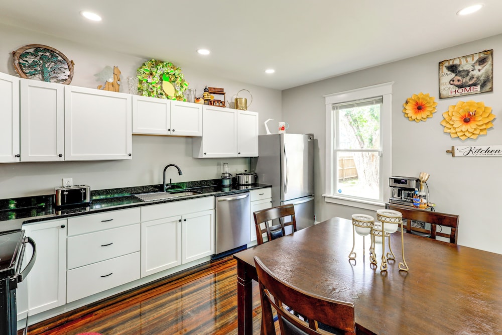 4 Mi to Dtwn Omaha: Spacious Home w/ Fenced Yard!