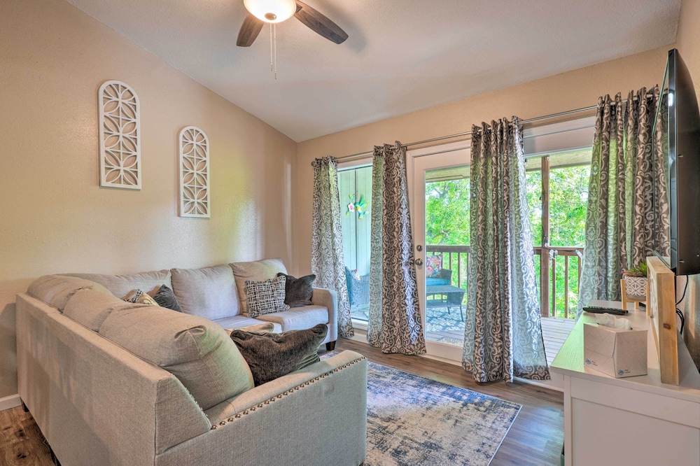 Branson Vacations - Reeds Spring Condo w/ Balcony  Pool Access! - Property Image 1