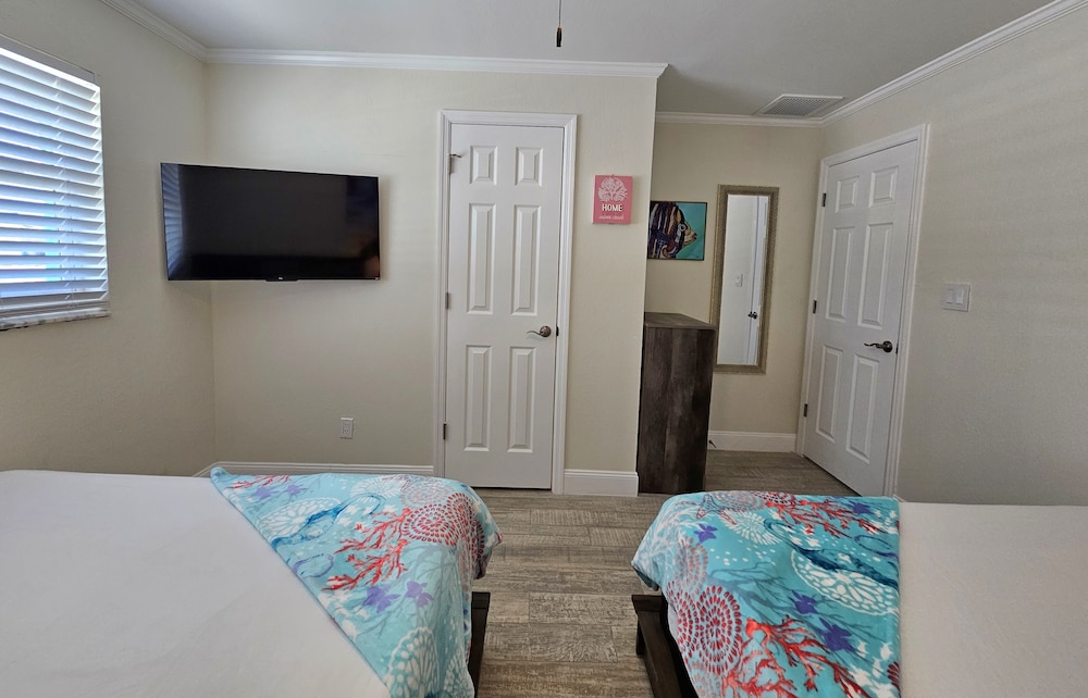 Coral by the Sea 3054, Sleeps 8, Walk to Beach