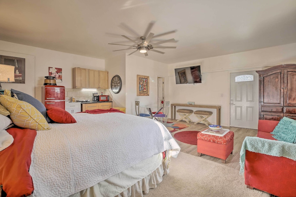 Atlanta Vacations - Vibrant Studio, 8 Mi to Stone Mountain Park! - Property Image 5