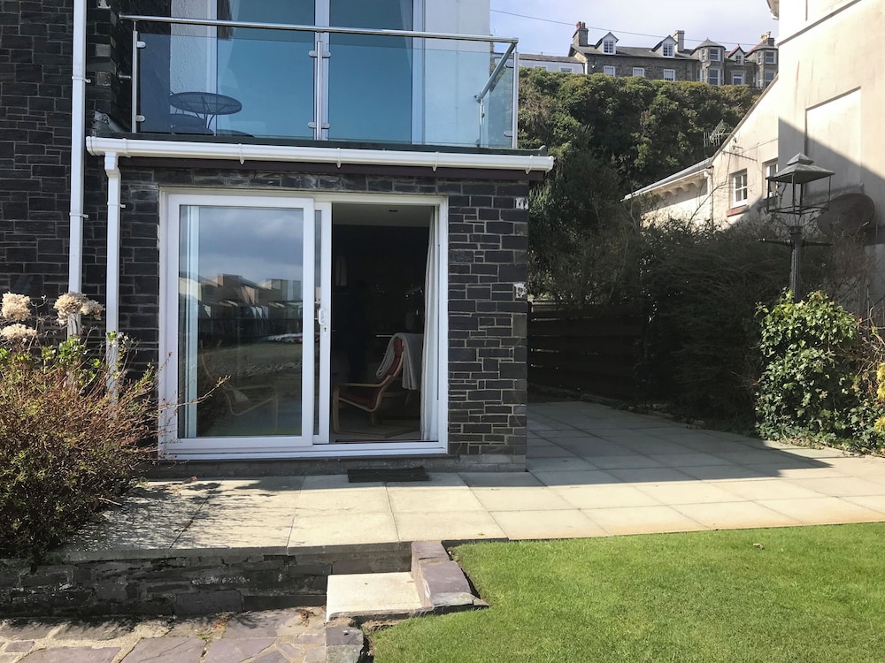 Oakley View Apartment