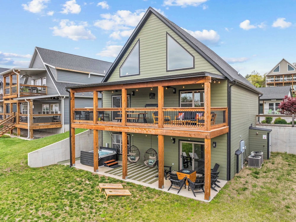 Green Wood Getaway for 18