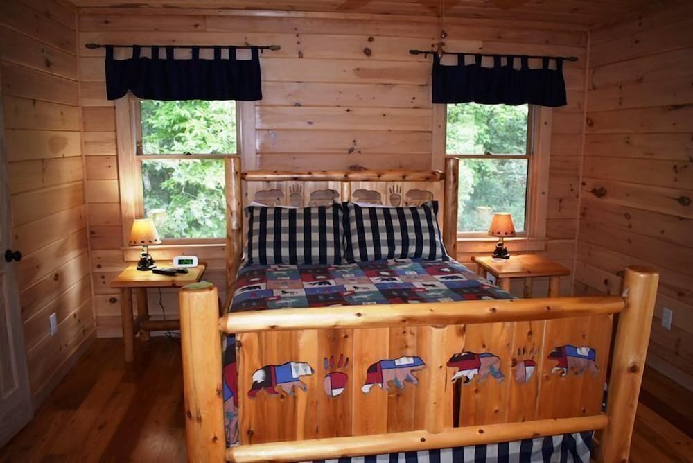 The Three Bear Lodge in Blue Ridge view 5