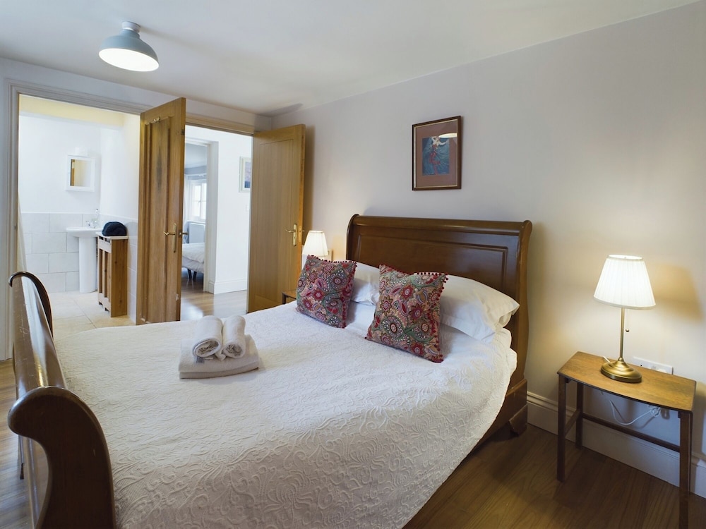Tranquil Retreat in Devauden Countryside