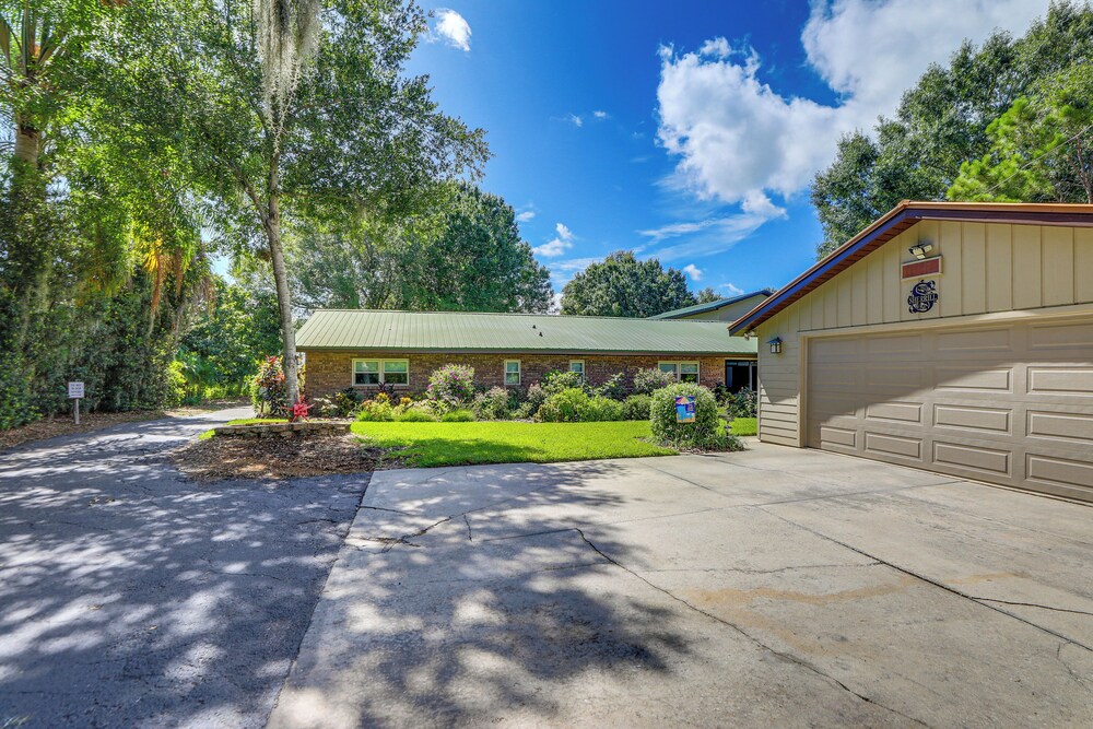 Lakefront Frostproof Vacation Rental w/ Beach!