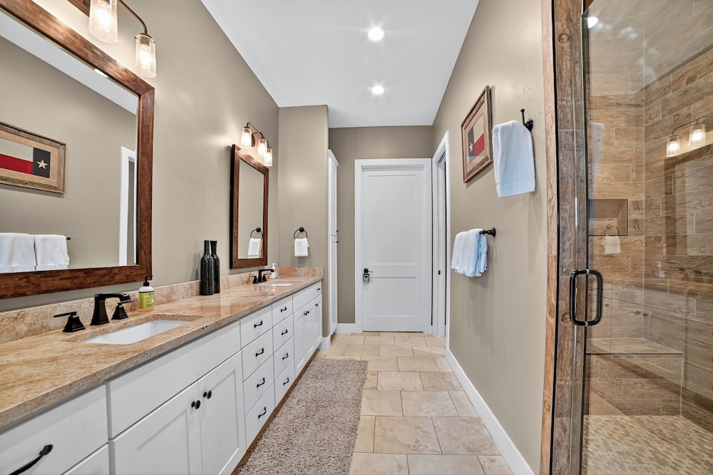 Hill Country Retreat & Casita