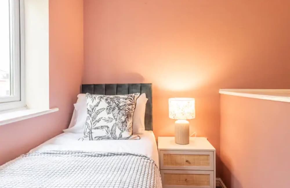 Charming Whitehurst Drive Nest in Manchester