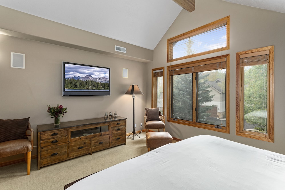 Deer Lake Village at Deer Valley Resort - Three Bedroom Condo with Loft and Hot Tub #2473 3 Condo