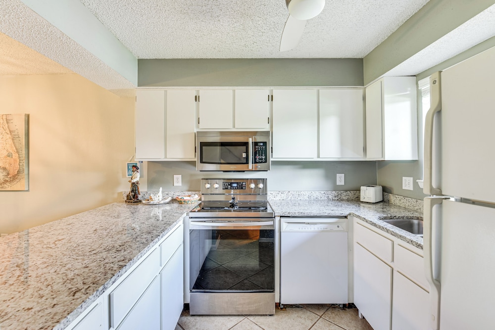 Walk to Beach: Resort Getaway in Pcb!