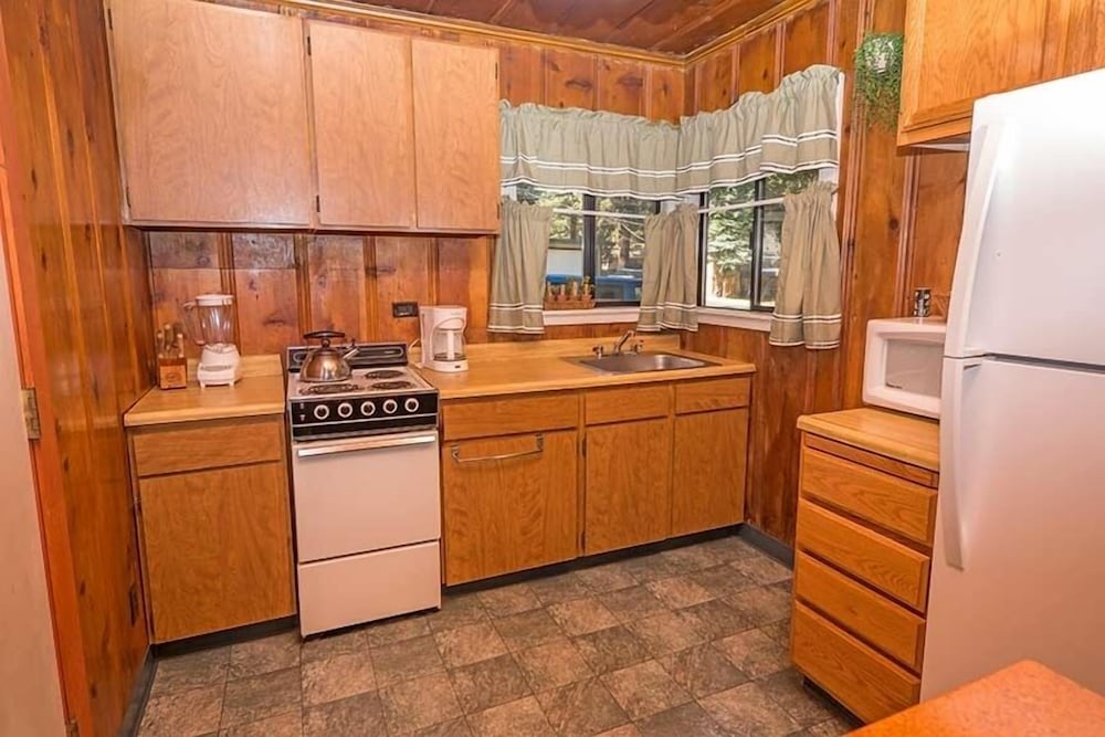 1198 Carson Avenue 1 Bedroom Cabin by RedAwning