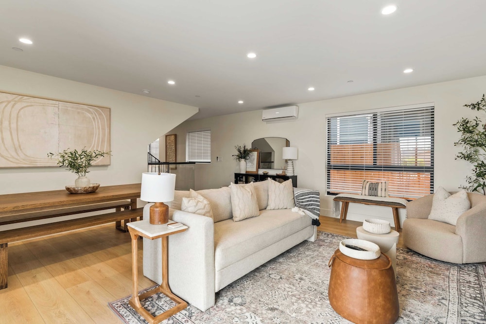 2 Homes in San Clemente by Avantstay Sleeps 26, Steps From Sunset Cliffs, Ocean Beach & Dining