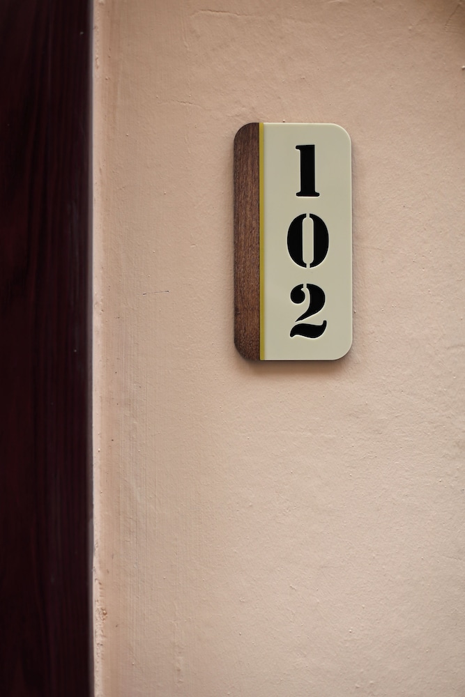 Newly Renovated 1BDR Apt Old Shanghai