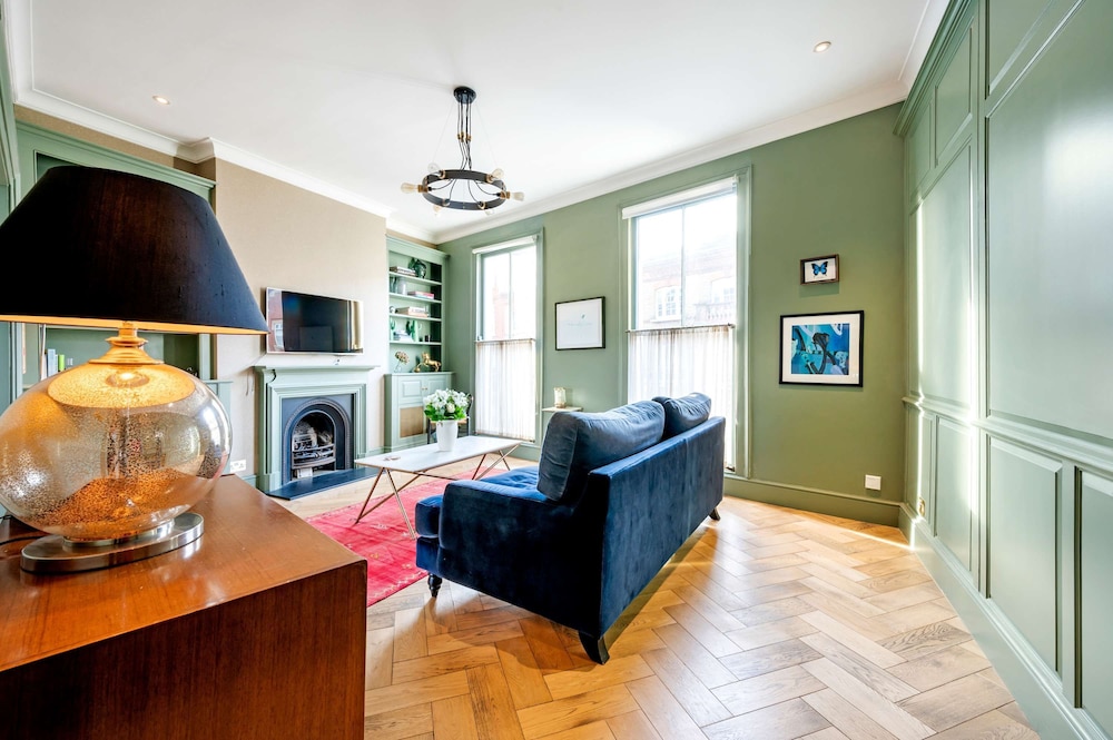 The Chelsea Flower 2 bed -by Out of Office Lifestyle