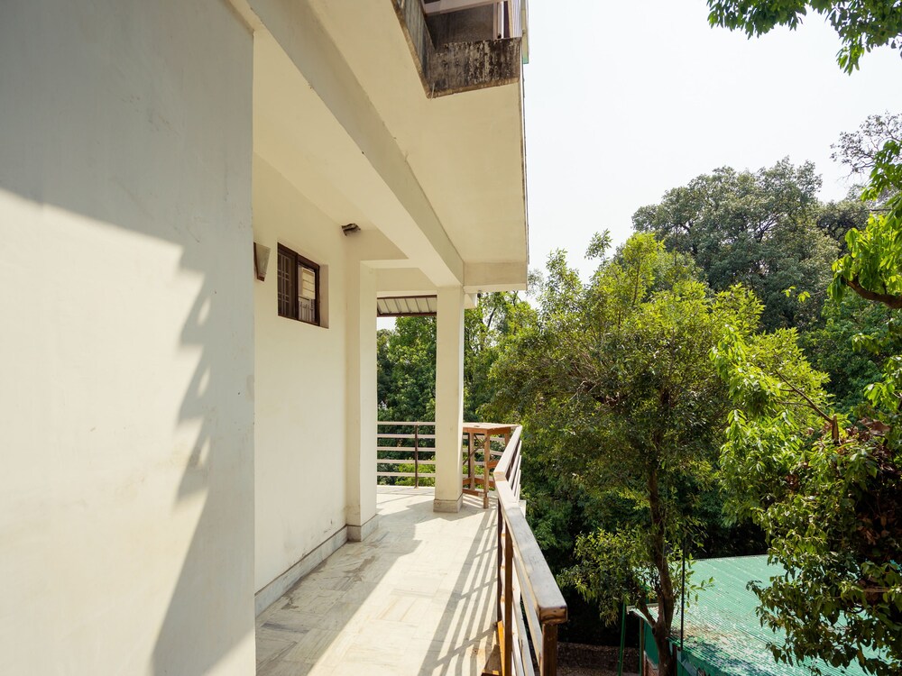 OYO 14191 Home Studio Valley View Barlow Ganj