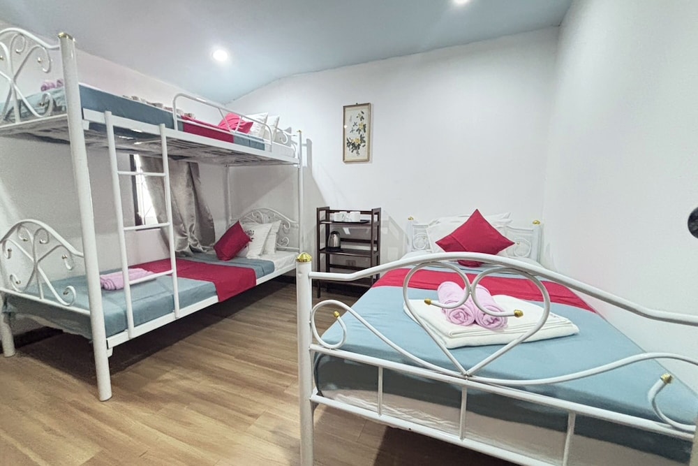 Sunshiny-BB Hostel near Punnavithi BTS station
