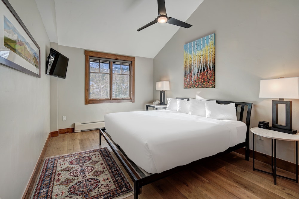 Beautifully Updated Mountain Chic Condo 1 Bedroom Condo
