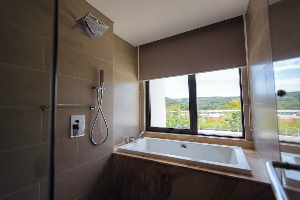 The Palm Nest Cam Ranh Pool Villa