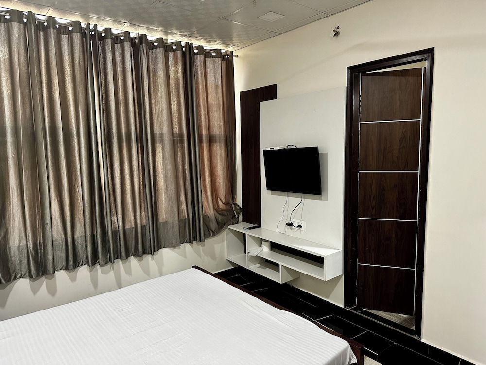 Grover international hotel