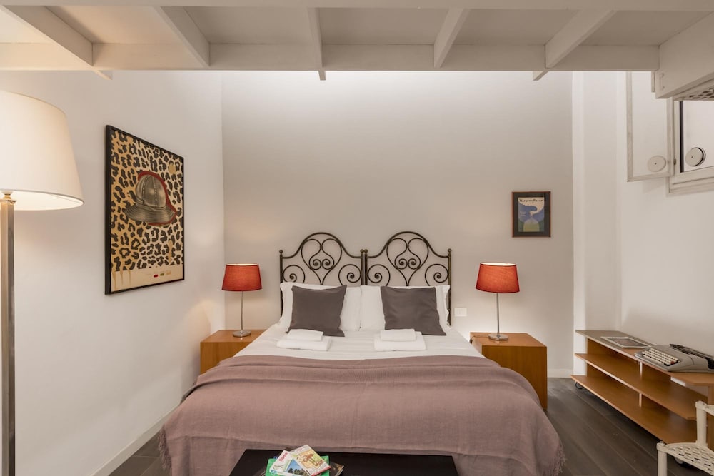 Caterina in Roma With 1 Bedrooms and 1 Bathrooms
