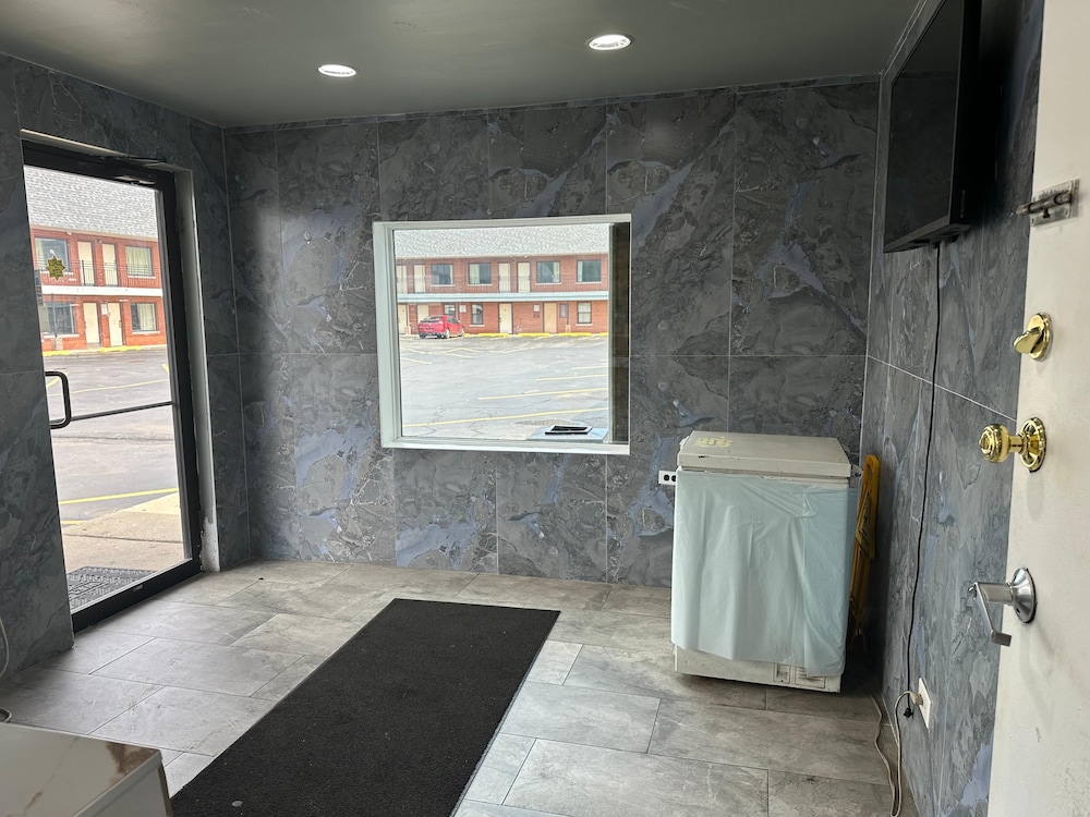 Hotel O Miami Inn & Suites Chicago Midway Airport