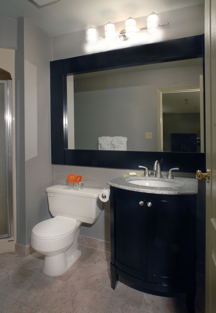 Niagara-on-the-Lake Vacations - The Shaw Club Hotel - Property Image 57