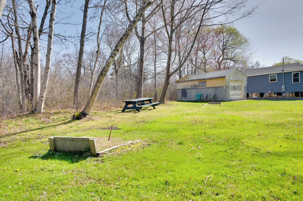 Walk to Long Sands Beach: Cottage w/ Fire Pits!