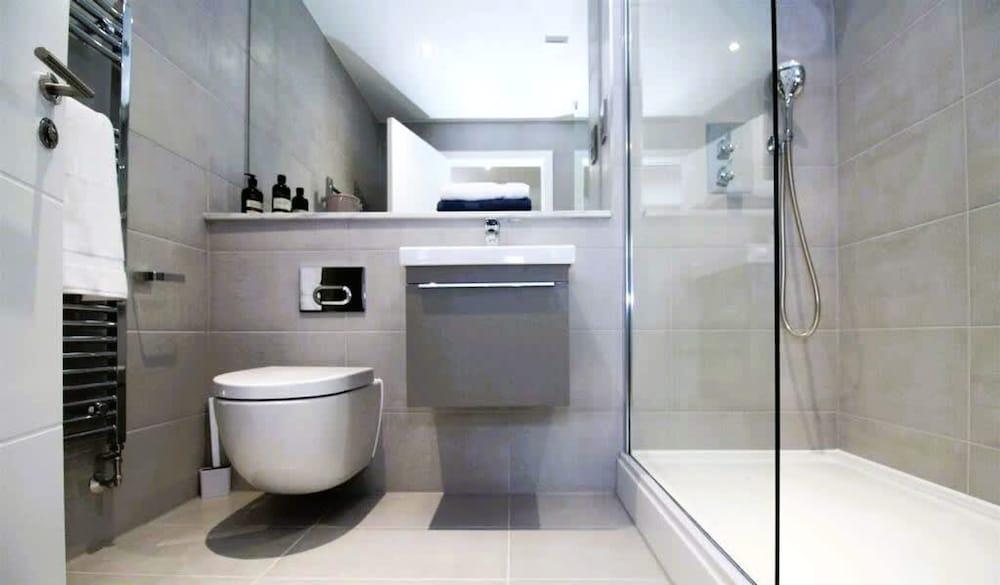 Sophisticated Modern 2 Bedroom Apartment in Solihull