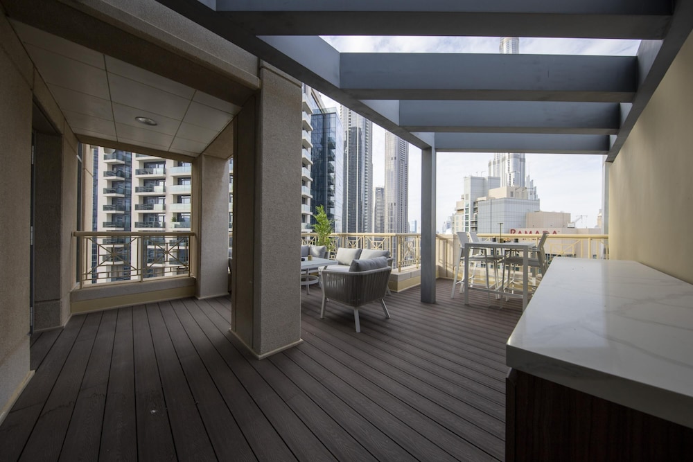 Fountain View Signature Residence With Terrace 135 SQM