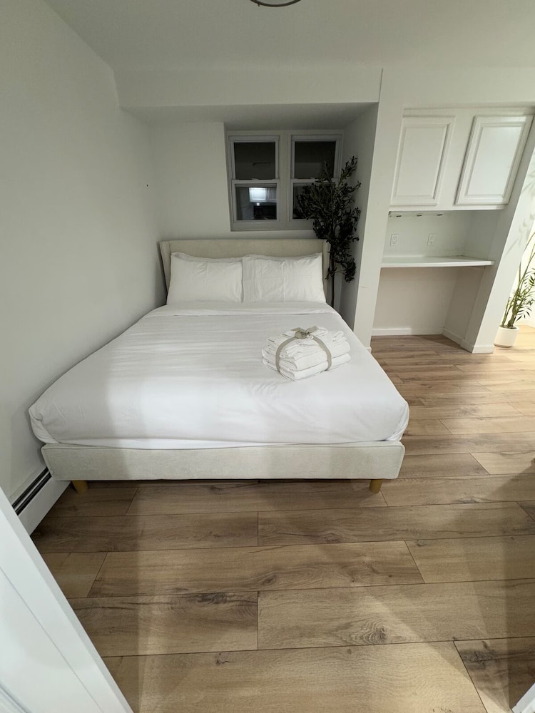 Luxe 1BR Oasis - Prime NY Stay