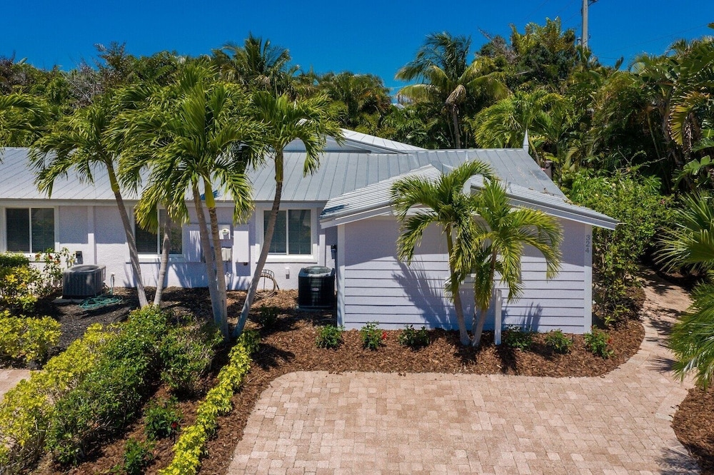 Paradise Palms 3 Bedroom Cottage