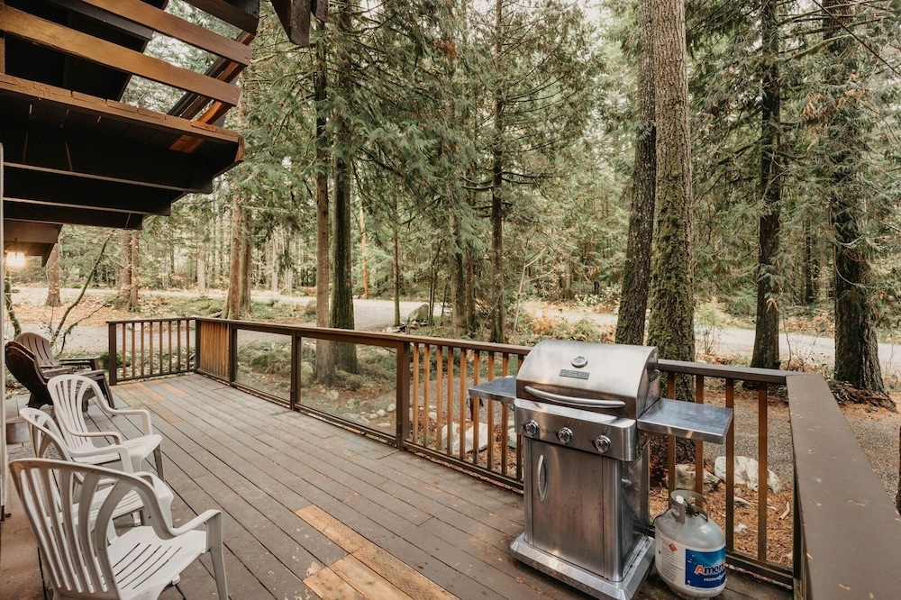 27gs - Bbq - Pets Ok - Wifi - Sleeps 10 3 Bedroom Home by RedAwning