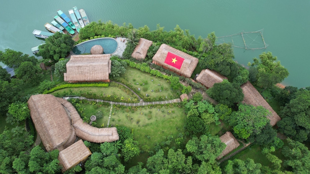 Mai Chau Hideaway Lake Resort 1