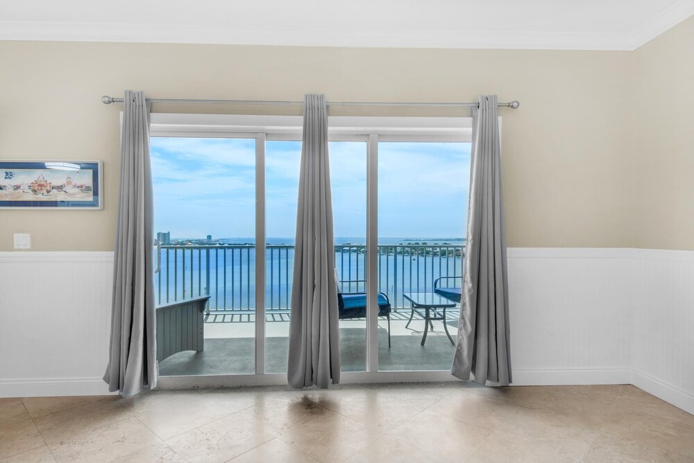 South Harbour 12E