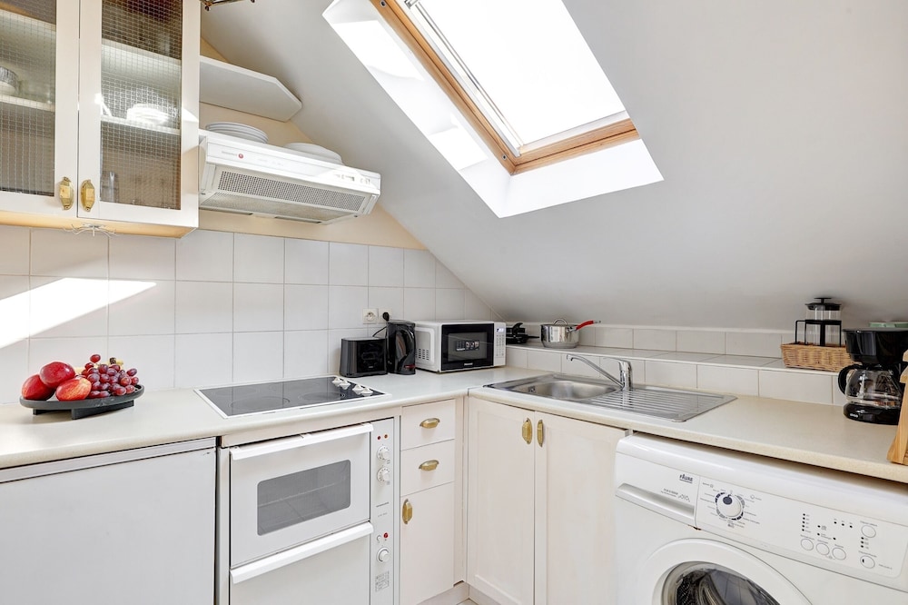 Comfortable 1BR in Latin Quarter