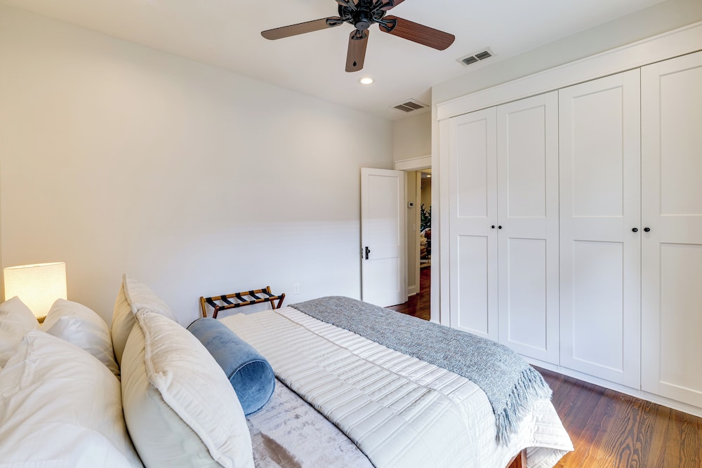 Renovated, Stylish Retreat w/ Patio in Lakeland!