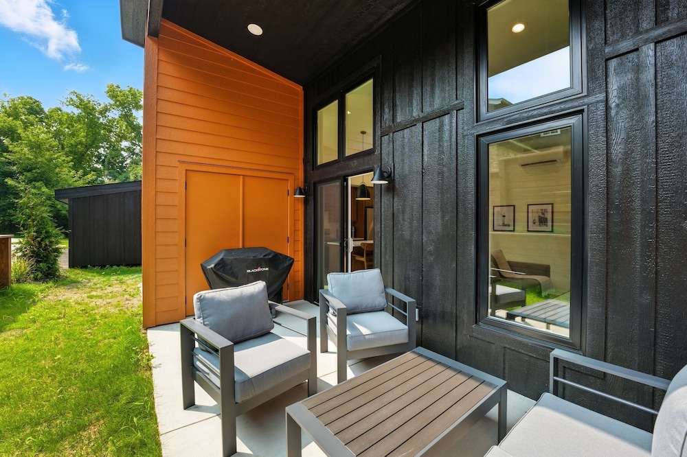 500 House - Unit C 1 Bedroom Townhouse