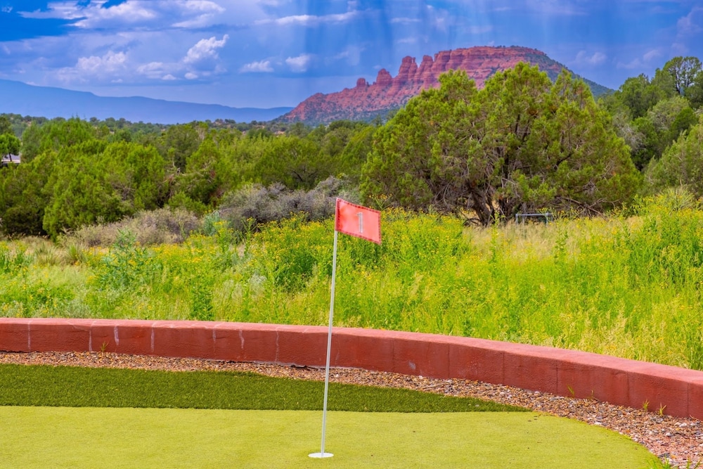 Mystic Sunset by Avantstay Thunder Mountain View Pool Driving Range Casita