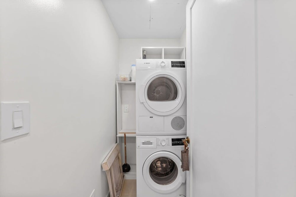 Clinton by Rovetravel 3BR Duplex w Backyard