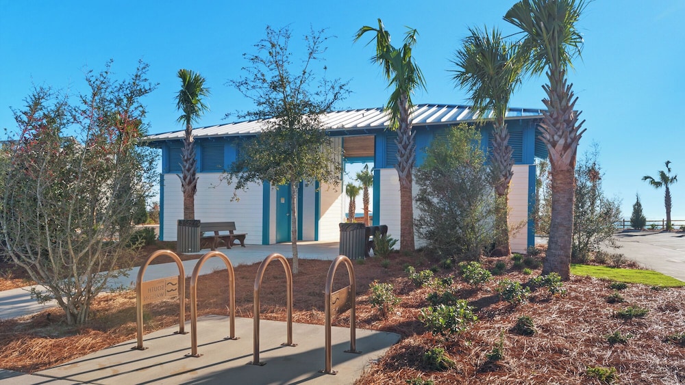 Sleep up to 28 - 2 Homes Side by Side - Close to Beach & Community Pool!