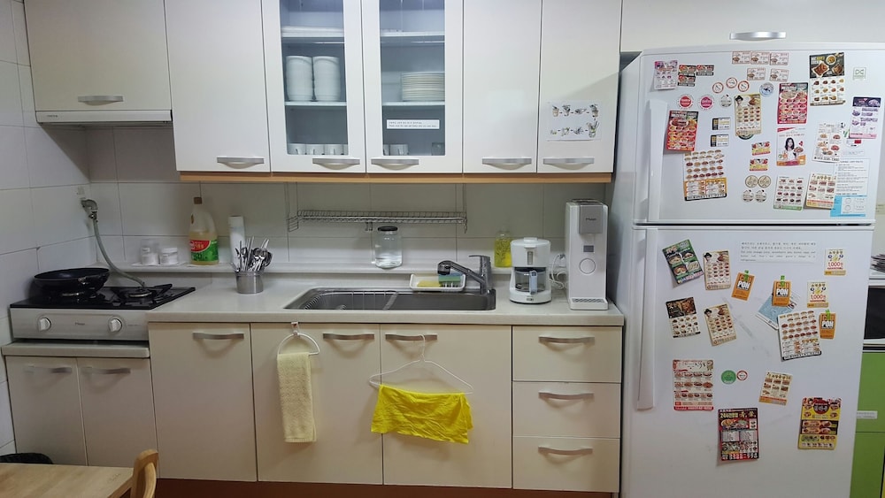 Happy Tree Guesthouse - Hostel