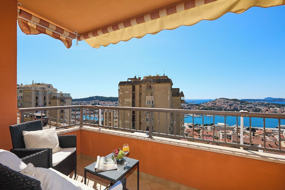 Amore Sea View