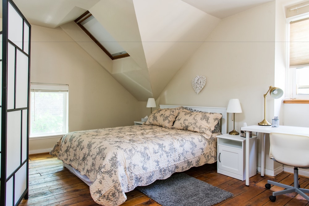 Easyhosts.Amazing Victorian House