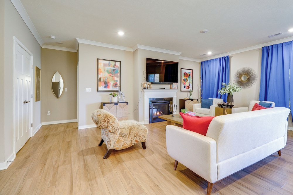 7 Mi to Boyce Park: Family Townhome in Verona!
