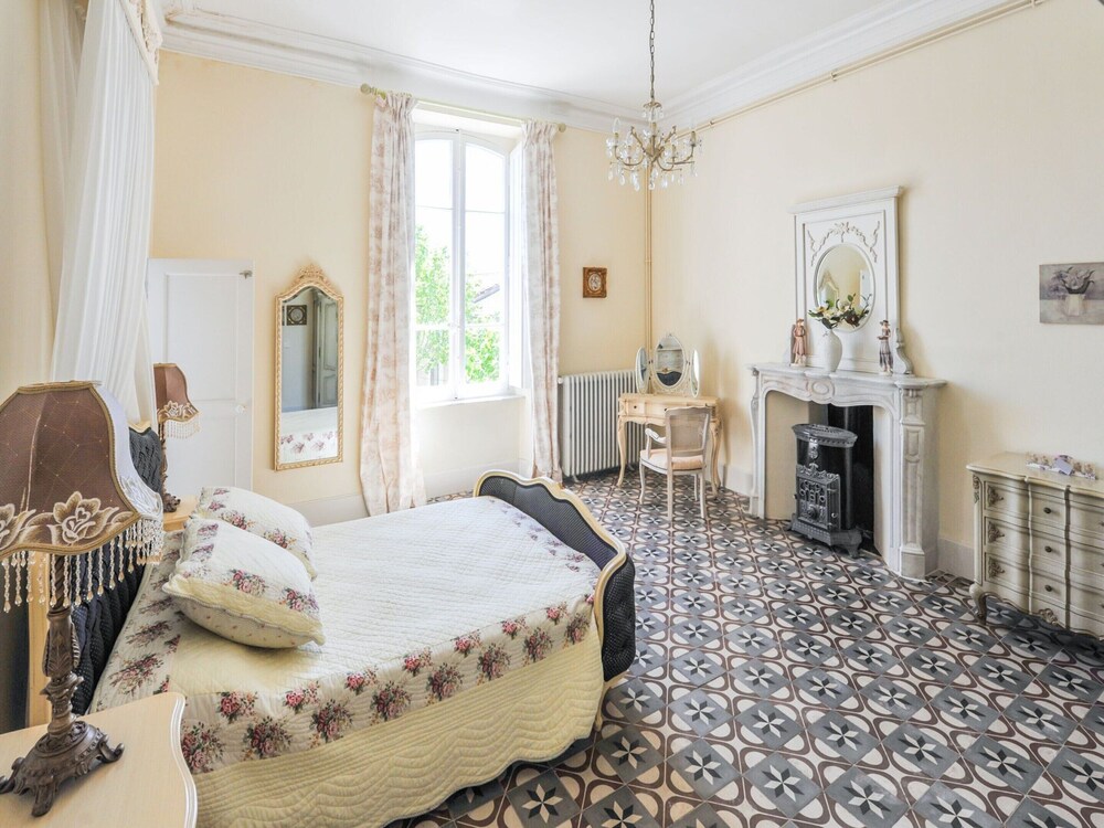Elegant Holiday Home Near the Canal du Midi view 4