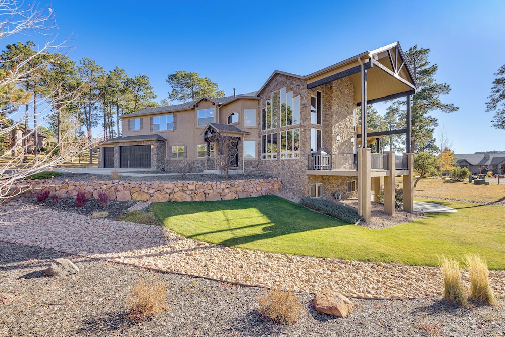 Hot Tub & Games Galore! Colorado Springs Retreat