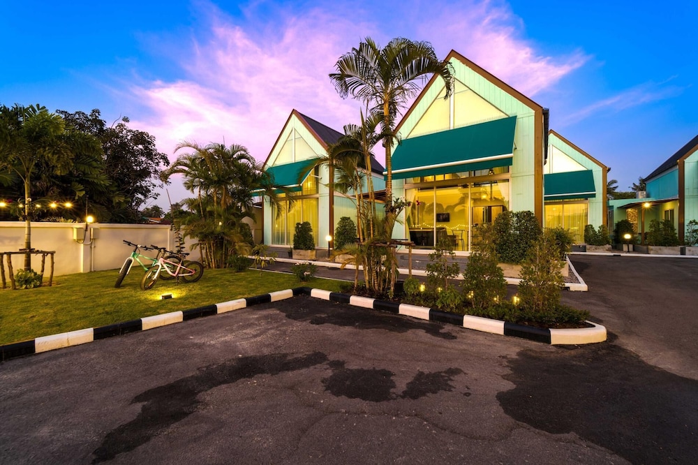 Beautiful new 7 Bedroom Villa Resort CT7