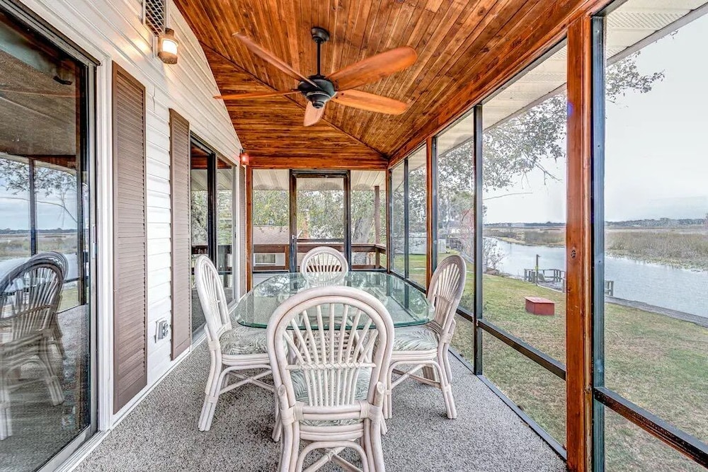 Lake Side Retreat